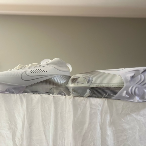 Brand new cleat no box